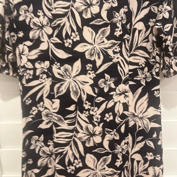 Faherty Black and White Sheath Maxi Dress with Puff Sleeves - Picture 8 of 10